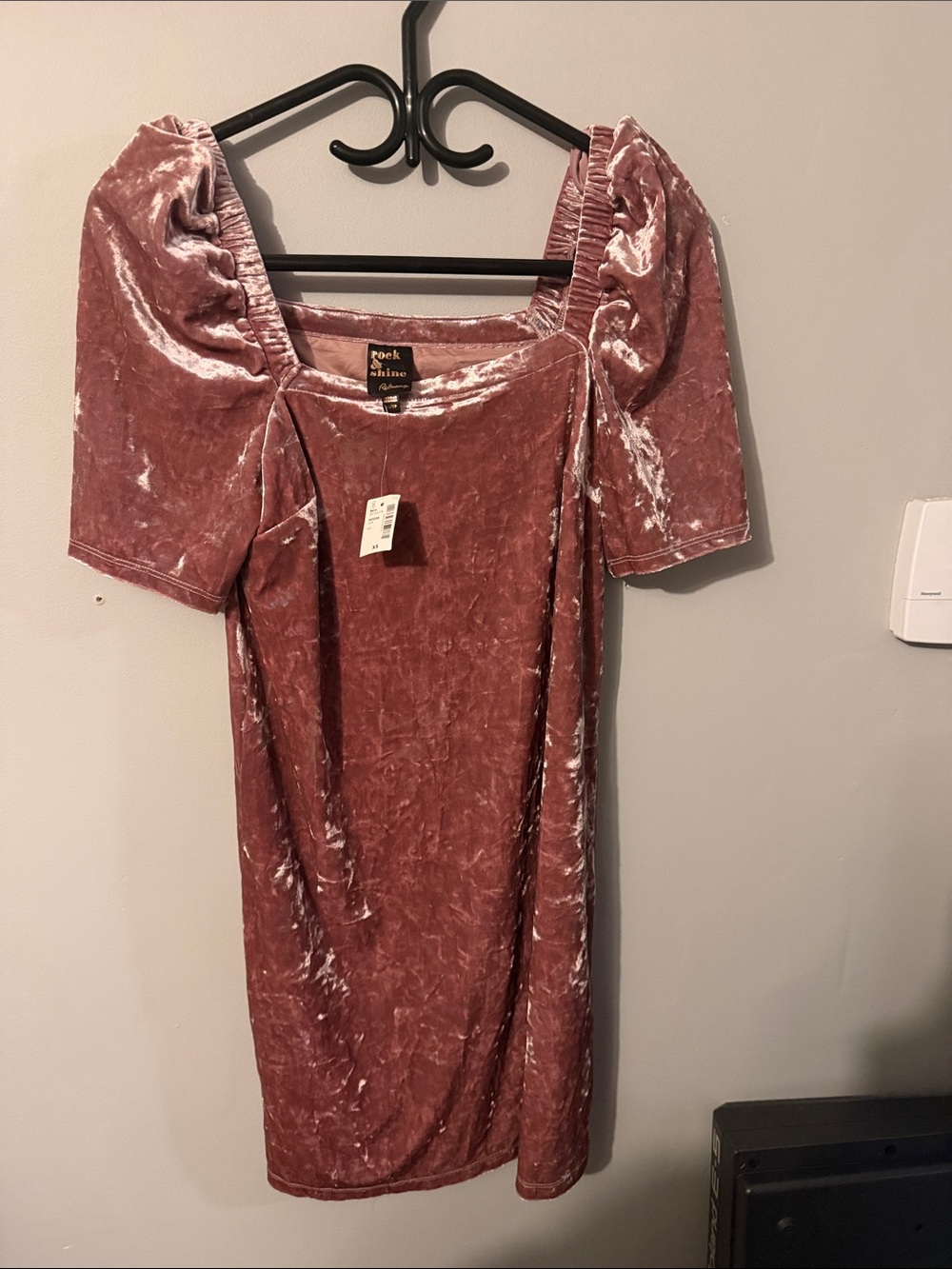 Reitmans Blush Crushed Velvet Midi Dress